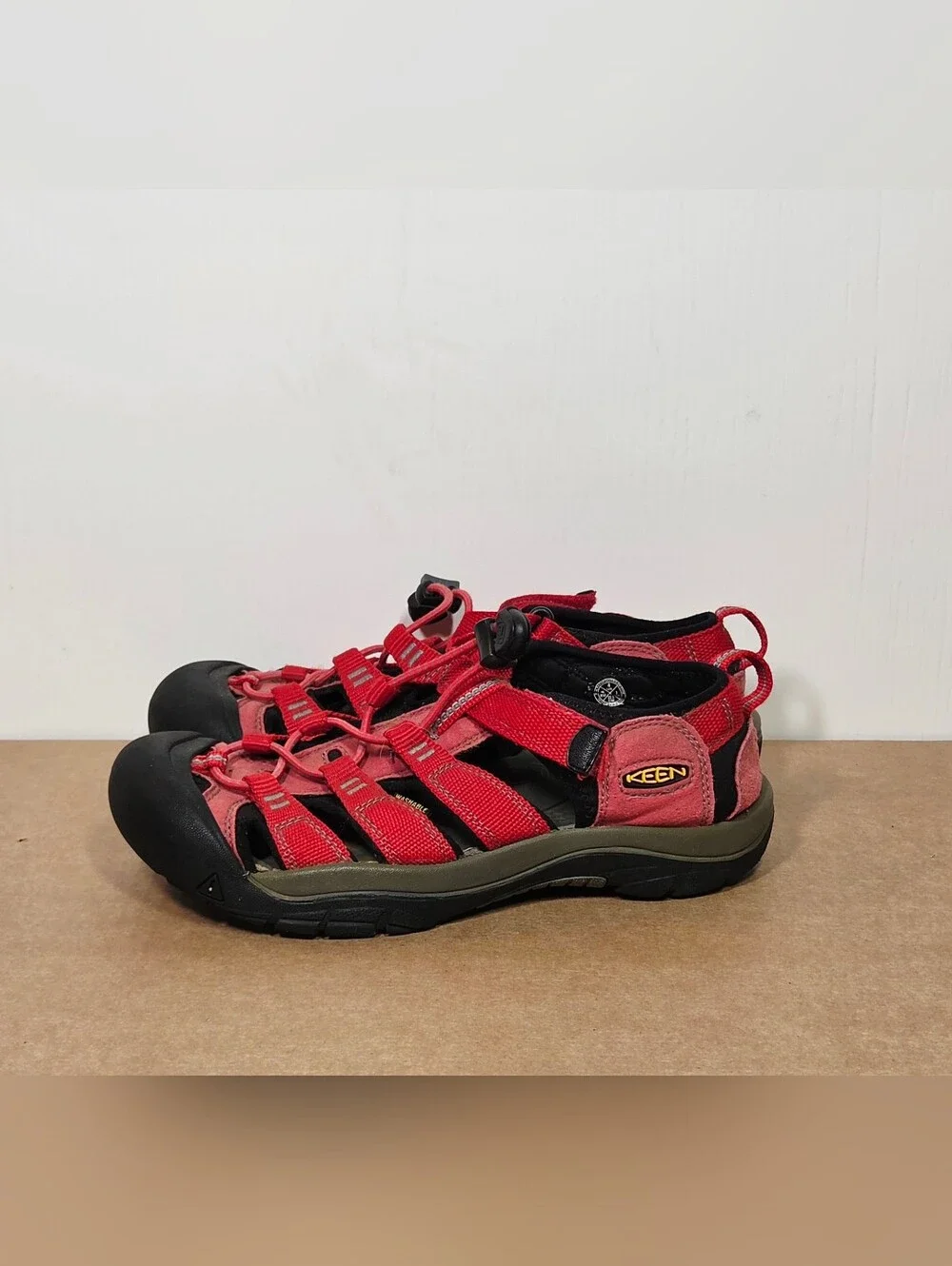 Keen Newport H2 Sandals Boys Size 4 Red Active Water Shoes Hiking Washable